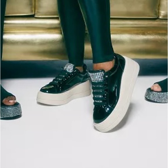 Jessica Rich & Steve Madden Black and Silver Embellished Sneakers Sz 7.5M